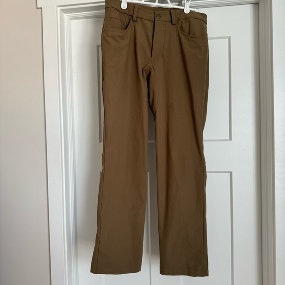 Khaki Lululemon performance ABC pants. Men’s 30L/30W